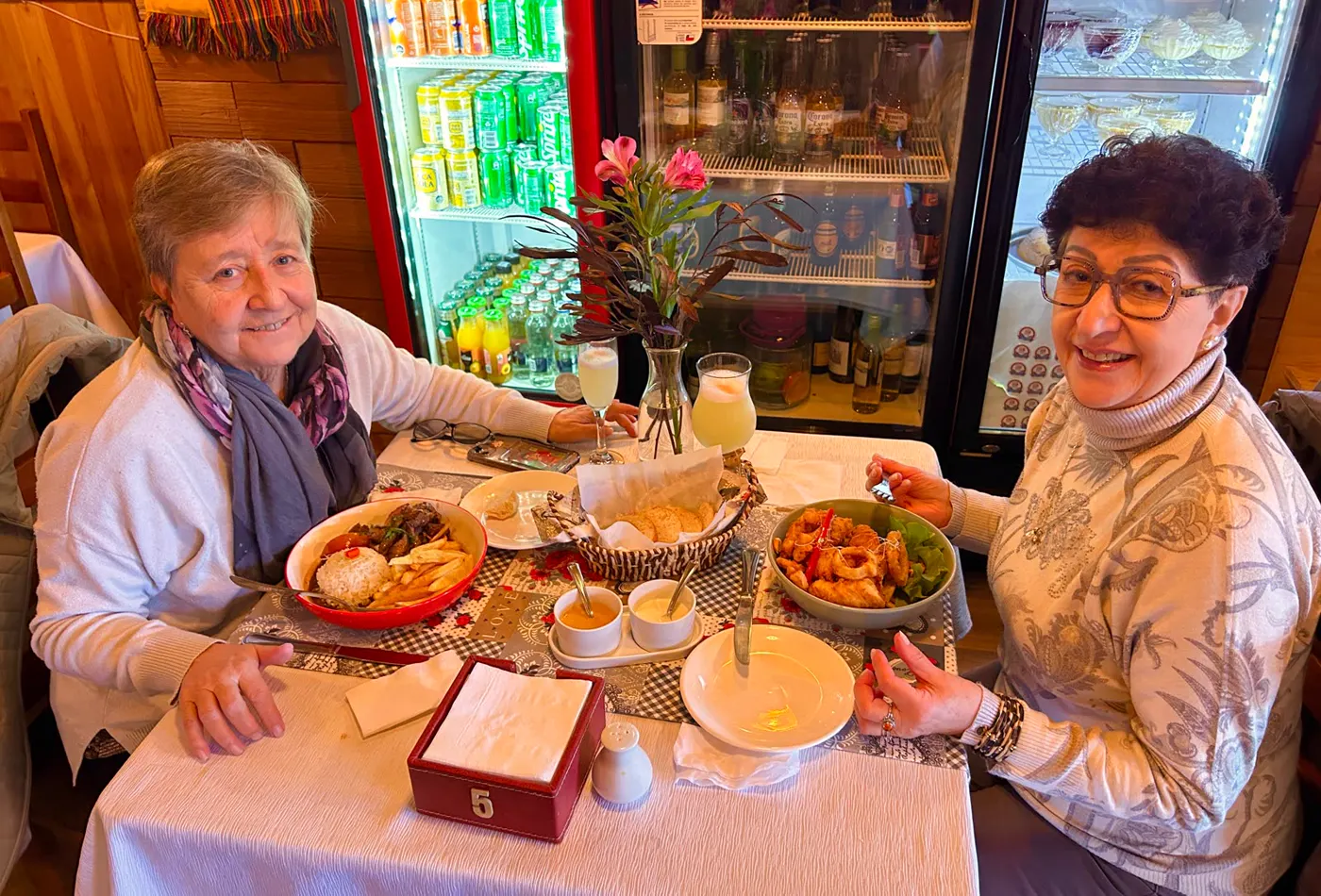 Amigas almorzando